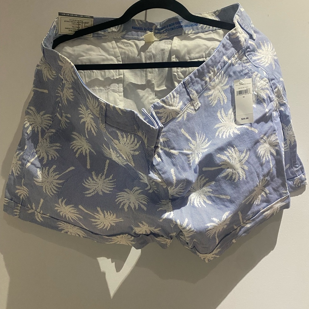 🌴 GAP Blue and White Tropical Print Shorts 🌊